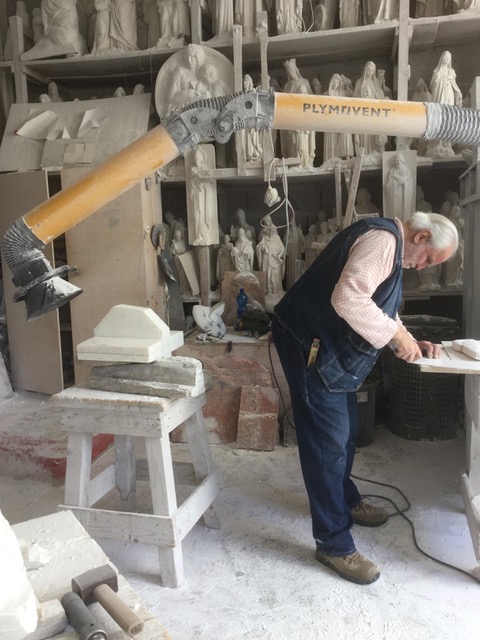 L’architecte François BRUNISHOLZ dans les ateliers Barsanti de Pietrasanta (I)